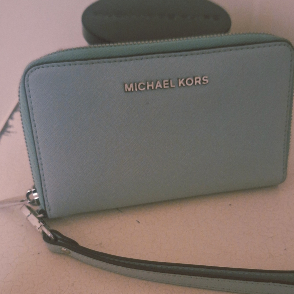 Michael Kors Mint Wallet
